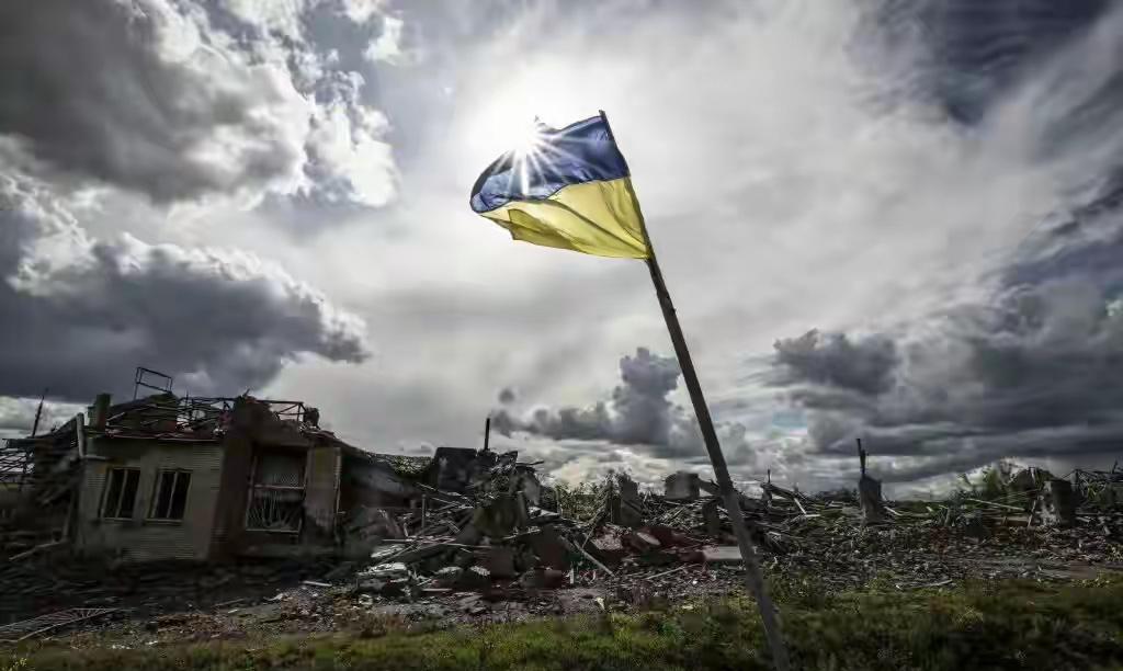 出尔反尔！美国突然扩大对乌克兰武器供应：帮助乌军发动圣诞攻势。由于基辅和欧盟