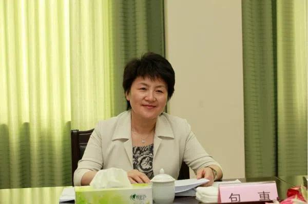 包惠案的通报今天出来了，银行改制、土地、工程，三个方向都有他的手，违规决策还捅出
