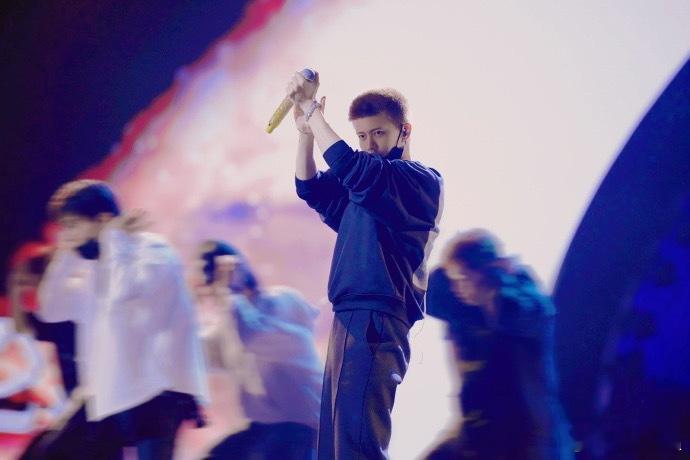 江苏卫视跨年节目单期待任嘉伦江苏卫视跨年的《SeeYa》舞台！相信任嘉伦的《S