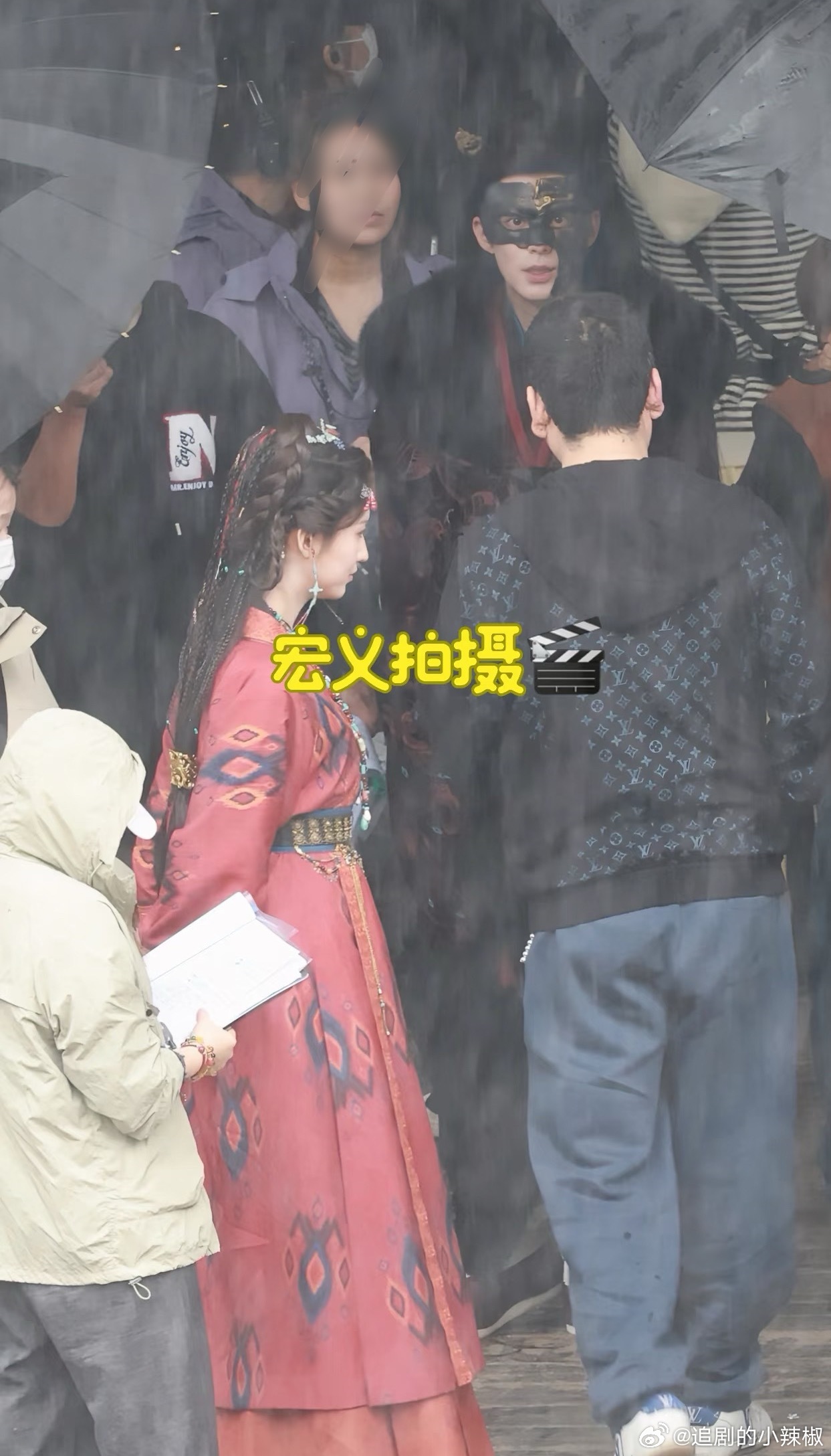 这面具乐鼠我了，还以为贴的面膜