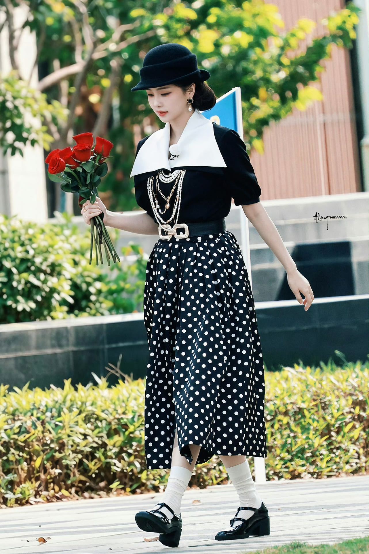 白鹿出发厦门录跑男白鹿出发跑男第二轮录制奔跑吧厦门录制开启，白鹿机场温柔比心，