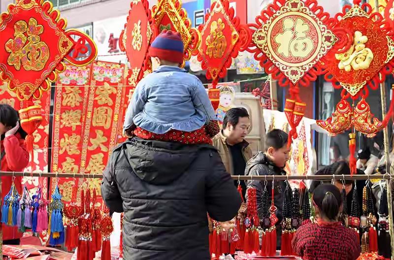 离除夕只剩15天，今年春节的5个反常现象太戳心！商超年货区冷冷清清，线上年货单却