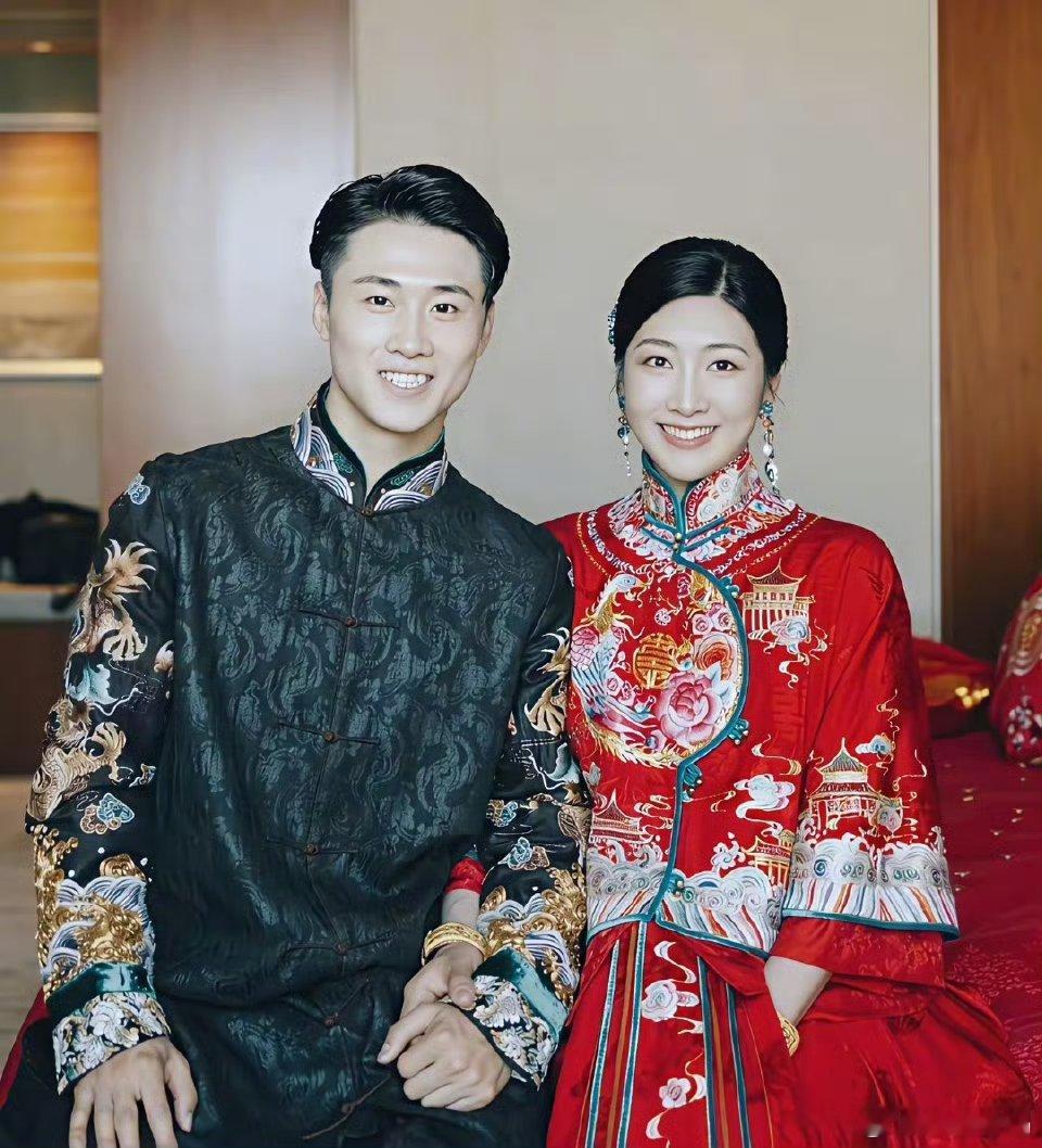 王心迪金牌人以群分物以类聚，徐梦桃与王心迪夫妻双双夺冬奥金牌，做出了表率，为国争