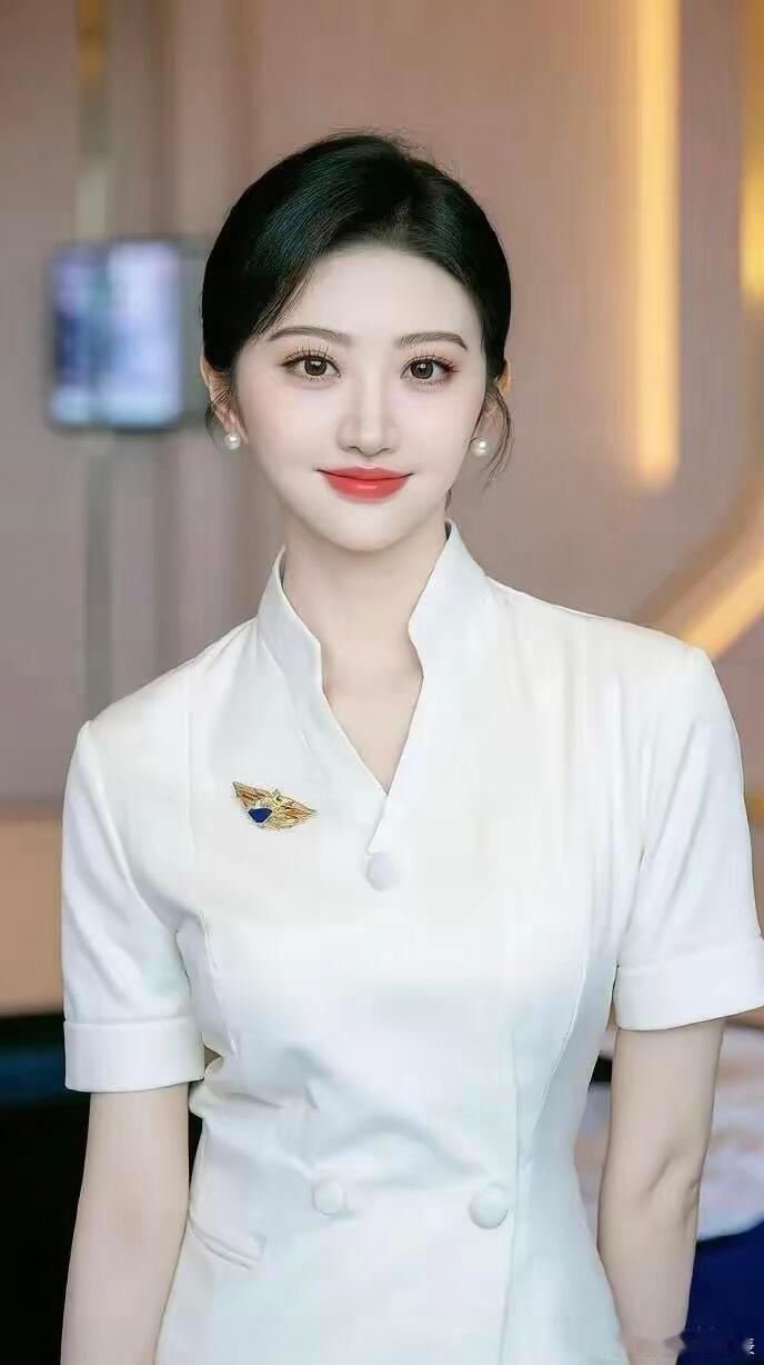 景甜这张脸看着就很有经济上行的美感，有一种国泰民安的感觉。​​​