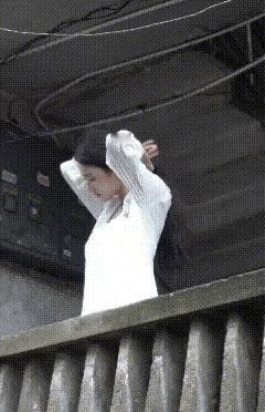 【阳台上是这样的风景，经常能够见到吗？】还是简约风格吸引人，纯
