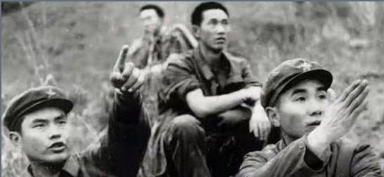 1984年老山血战，45岁副团长抗命从炮火中背出23名伤兵，刚下火线就被手铐锁住