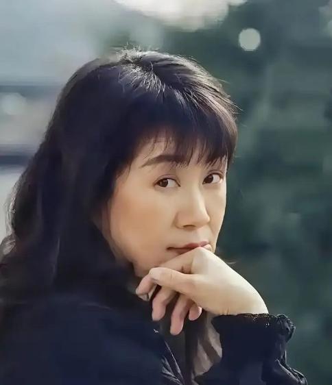余秀华说过一段话：“我这辈子什么男人都试过，有女朋友的男人我试过，有家室的男人我