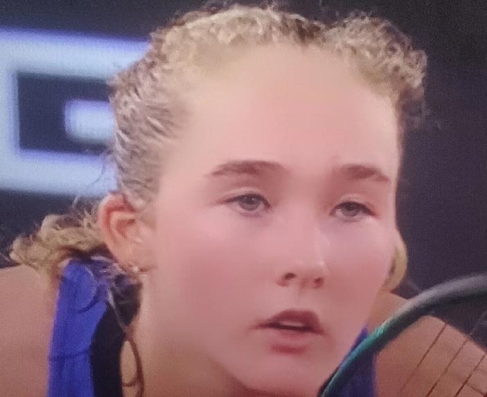 绝境翻盘！安德列娃决胜盘逆袭，斯图加特淘汰卫冕冠军奥斯塔彭科！2