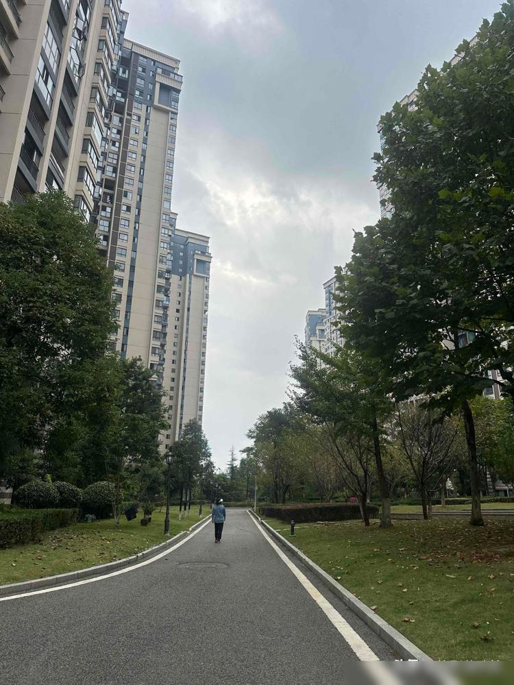 退休后，坚持不花钱的好习惯。刚退休那阵子，我总觉得得找点花钱的项目才叫生活，