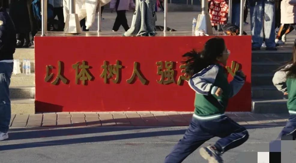 2025年即将结束，国内传来一个重磅消息，事关几个重要人物，背后释放的信号不同寻