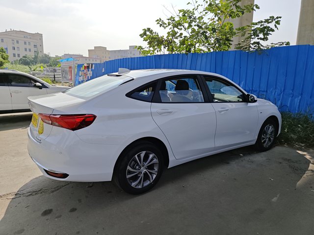 发现跑长途开久了没有轩逸的座椅舒服久了脚累，怎么调都感觉差点意思。我弟的意思是