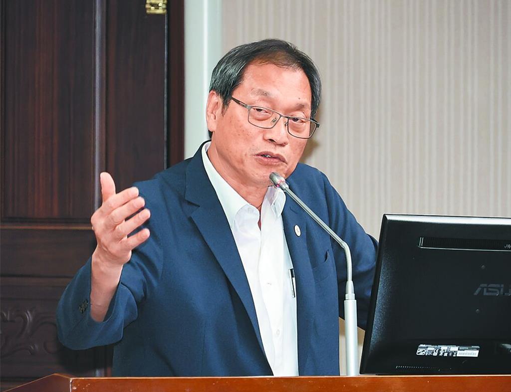 就在刚刚，国民党立委苏清泉发表声明，7月1日，台湾地区屏东县长参选人苏清