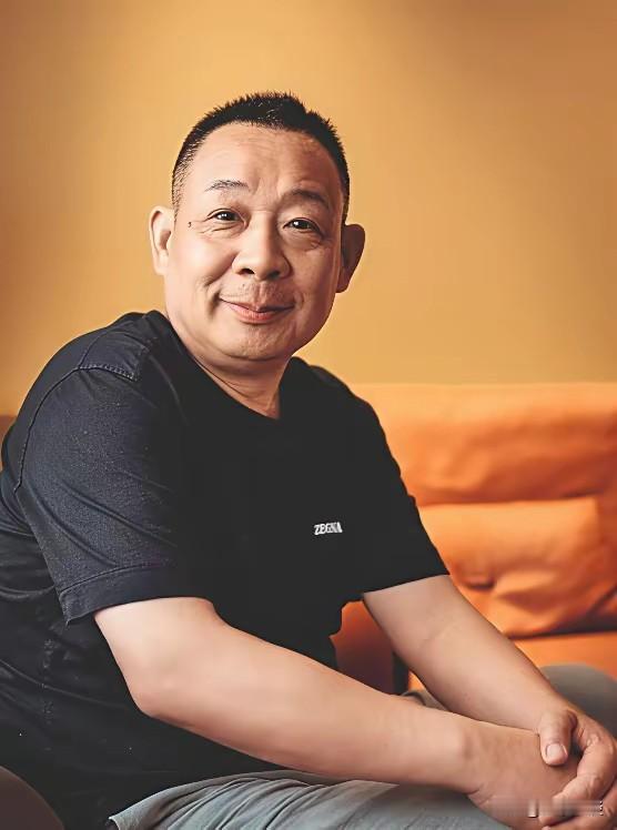 一句话可以解释，为什么胖东来会招聘邢满释放人员？“淋过雨的人,更懂得为他人撑