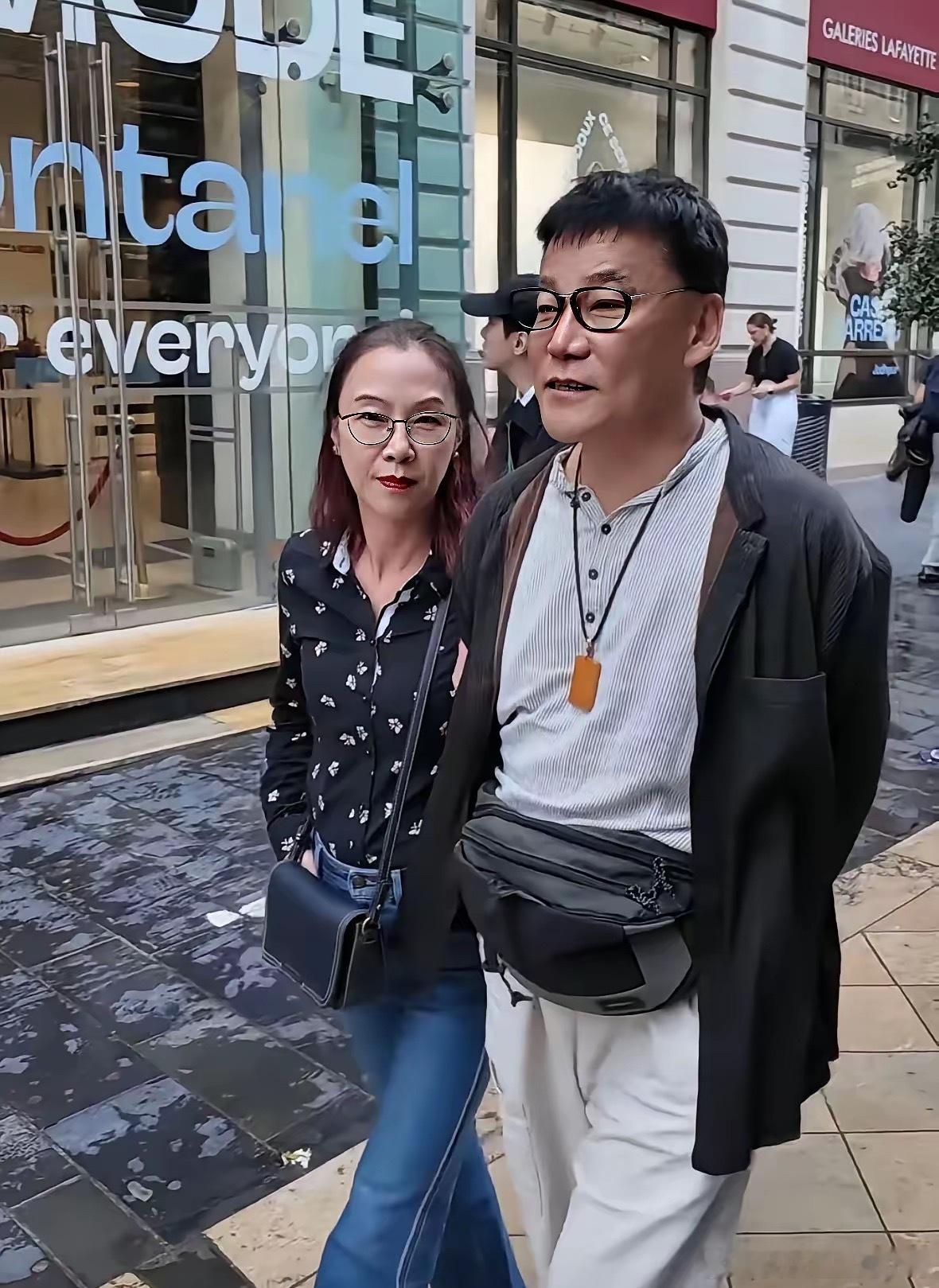 这一对黄昏恋挺有夫妻相的！​​​