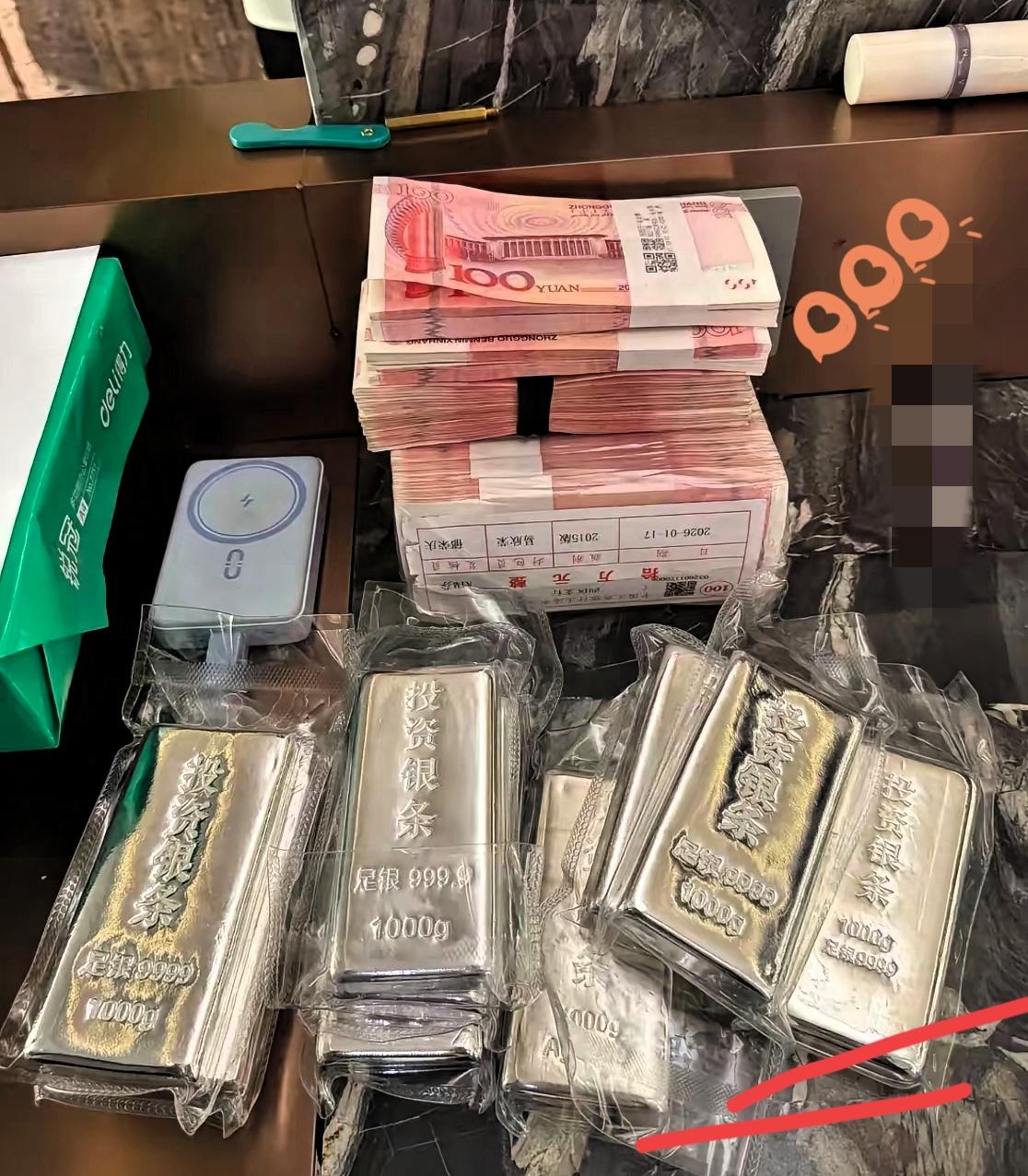 认知这块我只佩服我老公，大家都在扎堆买黄金的时候，我老公反倒悄悄买了几千克