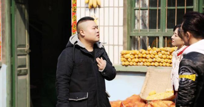 岳云鹏出名后，一个同学打电话问他借钱：“我妈住院了，能不能先借我50000块钱？