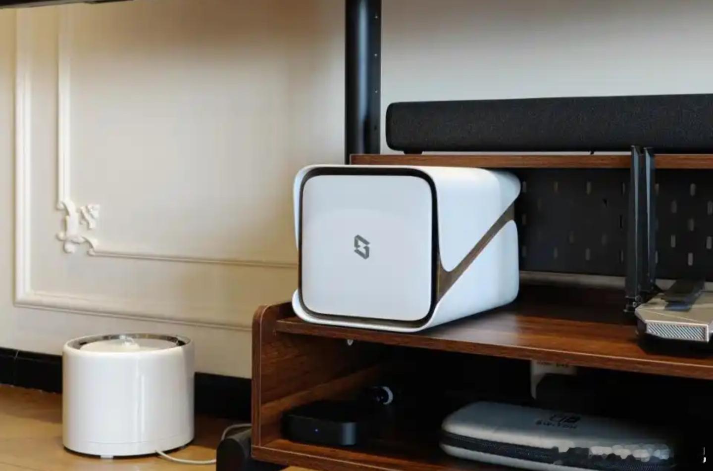 最近，腾讯有内部人员透露腾讯元宝开始发力AI社交，就是用户可以通过“元宝派”这个