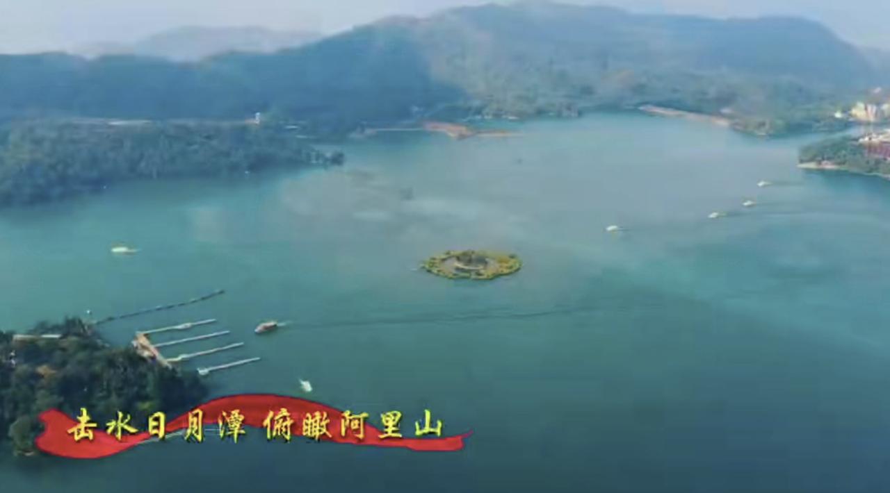 三个信号，似乎很明确了：1、福建舰通过台湾海峡。2、东部战区陆军，发布《