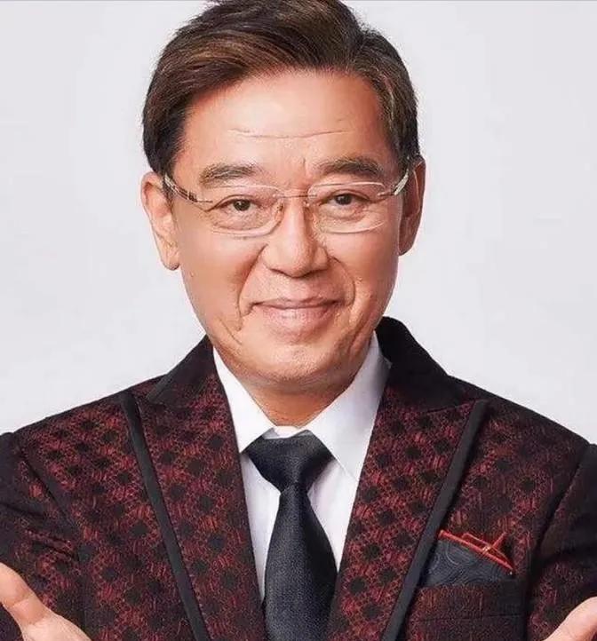 李立群成名后，父亲试探性的对他说：“其实在河南老家，你还有一个同父异母的哥哥，现