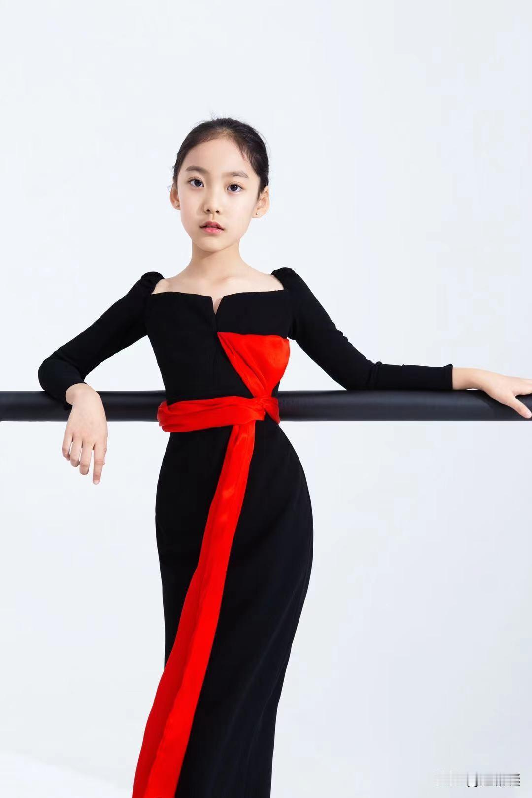 《依依向北风》，小演员黄倾楚，不少人说她三十多岁了，看上去很老成，不像一个小演员