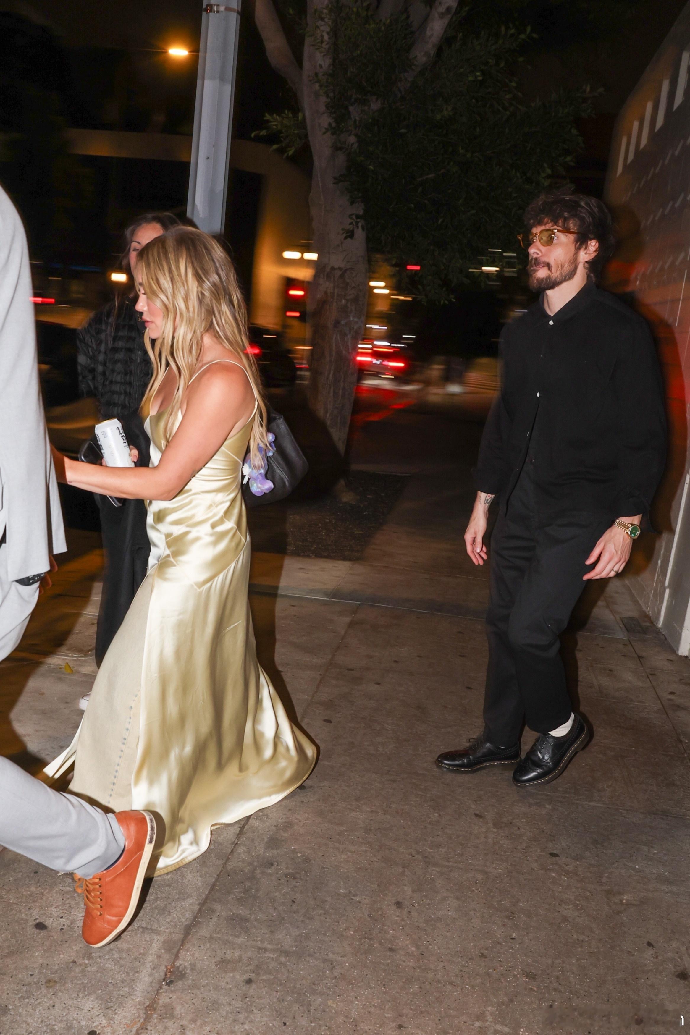 Hilaryduff希拉里达芙和老公Matthewkoma在洛杉矶外出，达芙