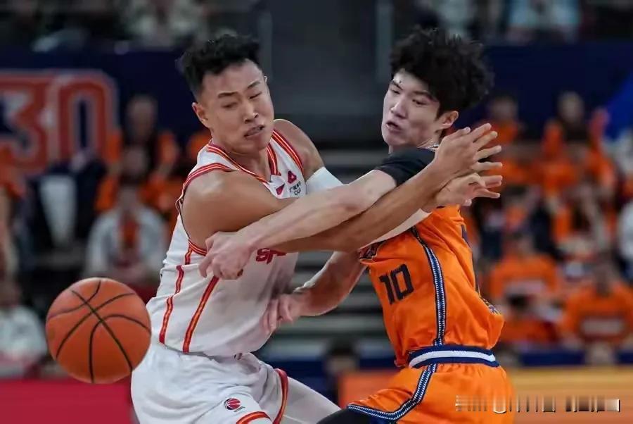 虽然深圳队客场92-101不敌上海男篮，但是让我们看清四个事实。1、贺希宁成长