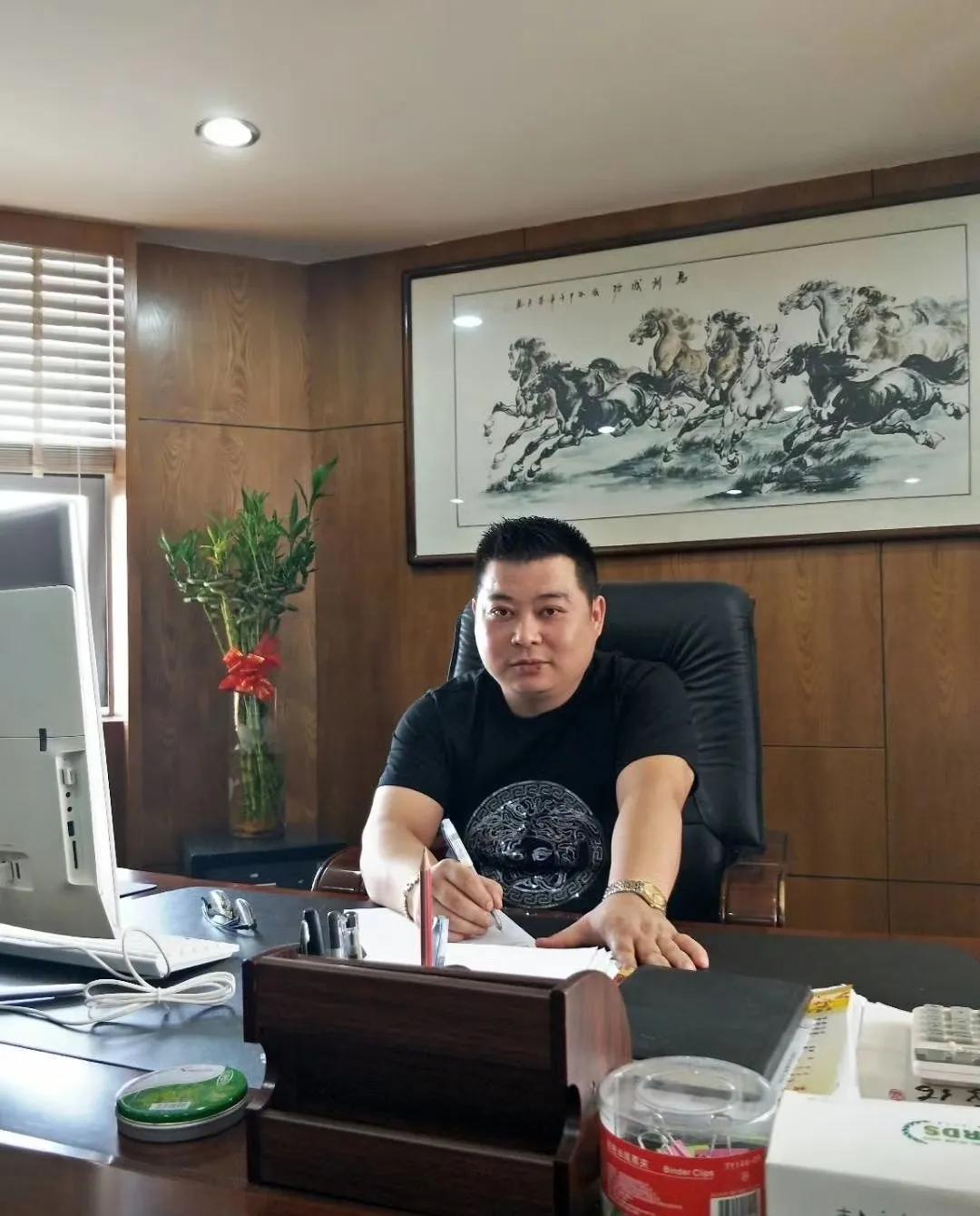 别碰别人家的老婆,不管他对你有多好,都别碰爱上别人家的老婆,你能得到啥?你能得到
