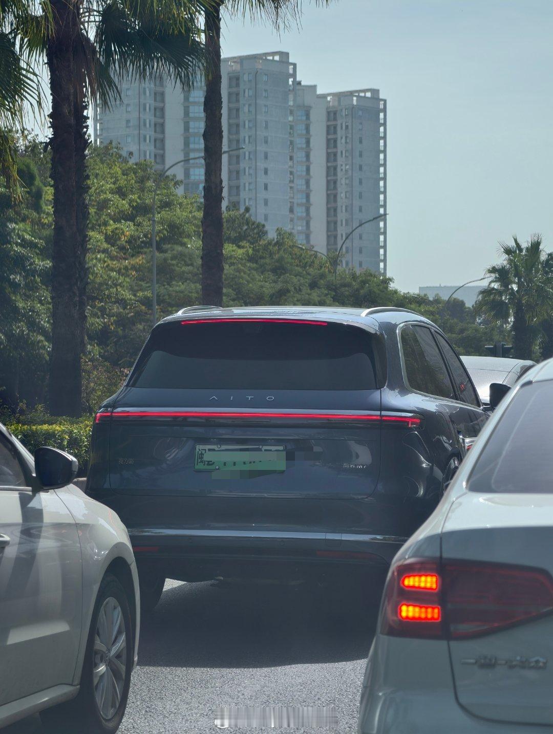 新款问界M7能见度越来越高了！单看这车尾，感觉像是M8M9的体量感，这次外观的改