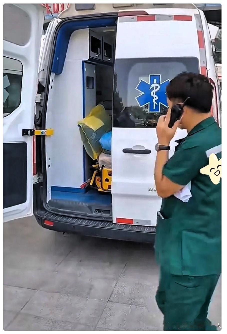 昨天楼下老太太中暑了，她儿子打的120拉走了，听说这个老太太特别节俭，不管夏天多