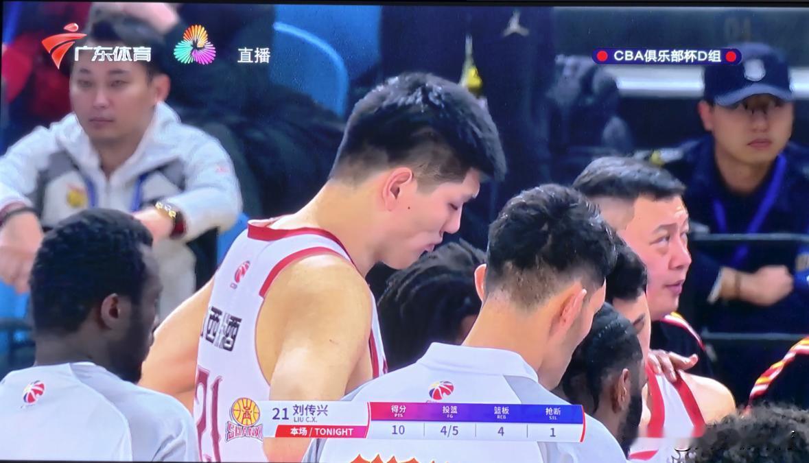 凭借外援的超强发挥，以快和乱的打法打乱广东队进攻和防守节奏上半场的比赛山西汾酒