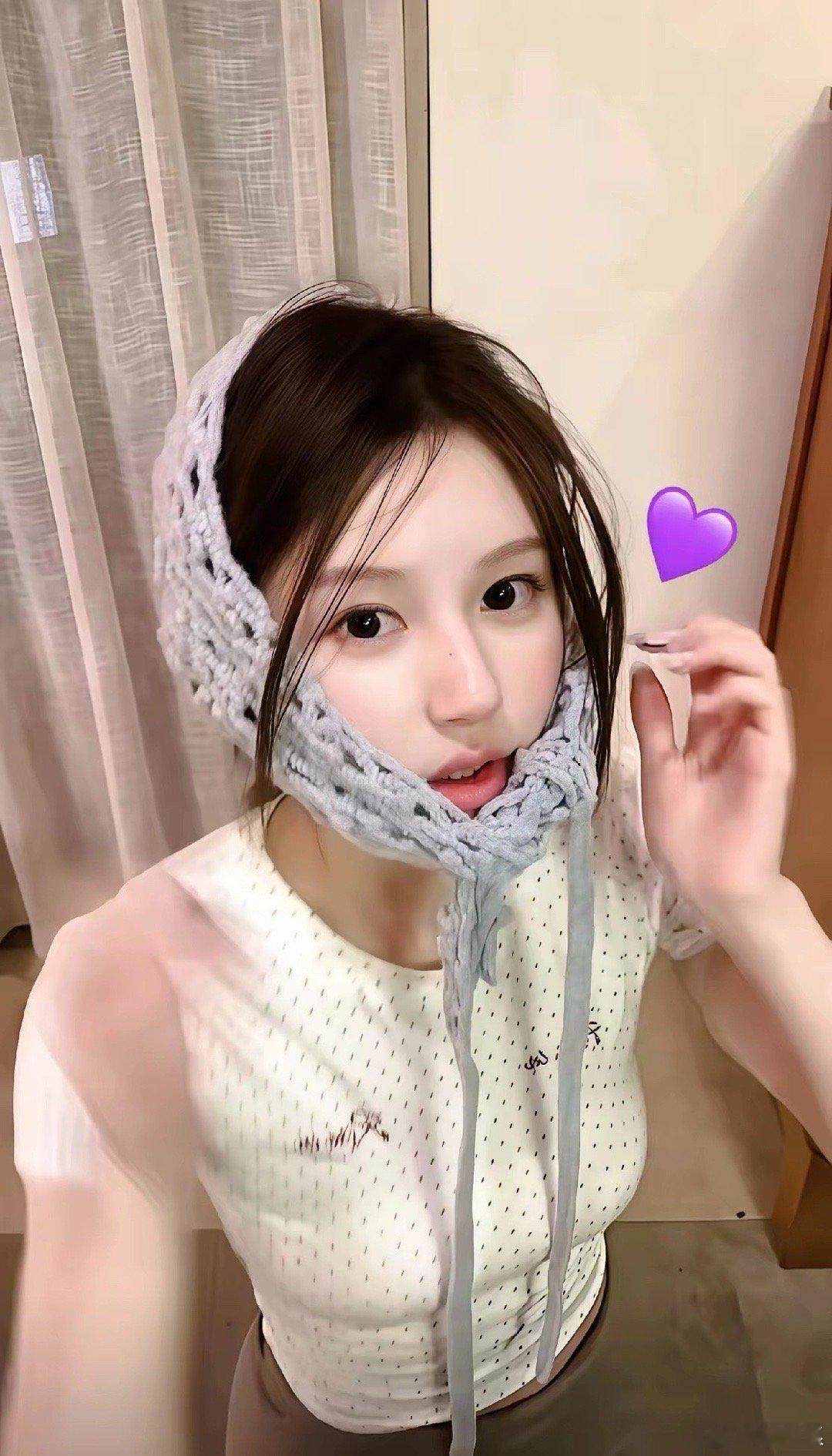 赵露思，太真诚了！居然敢主动在直播里坦白今年没去参加任何跨年晚会的原因：不是因为