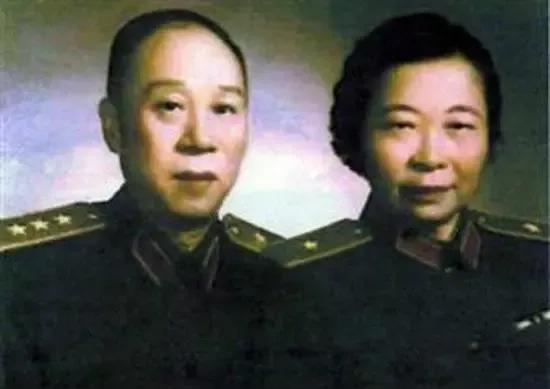 1955年，开国女将军李贞回家乡探亲。没想到，遇到了曾打骂她的第一任丈夫古老三，