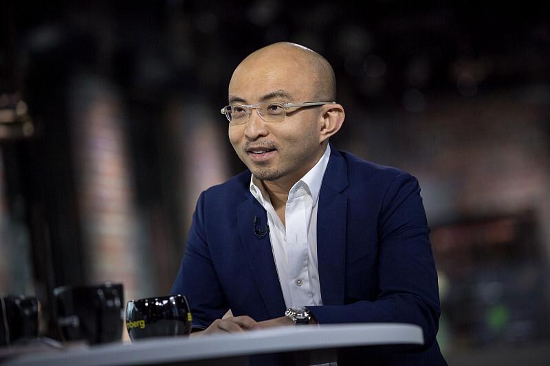放弃中国国籍，豪掷531亿交罚款！到头来却成了美国的冤大头大家好，今天咱们聊
