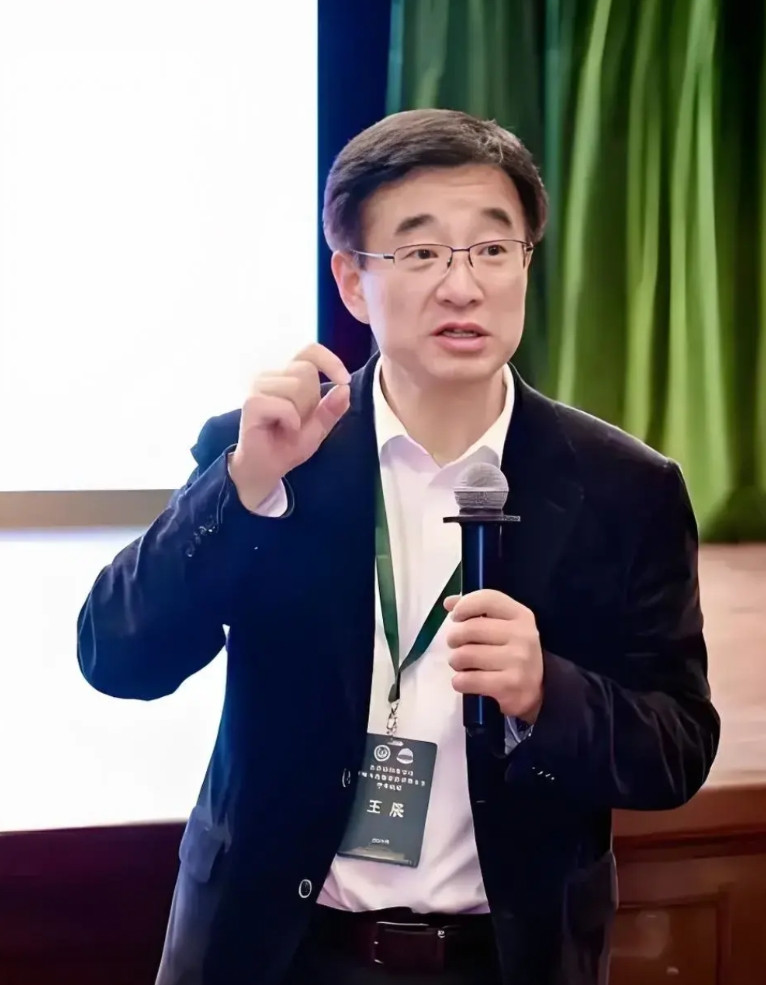院士是科学技术界的最高学术称号，相当于副部级待遇，但不属于行政级别。中国院士的数