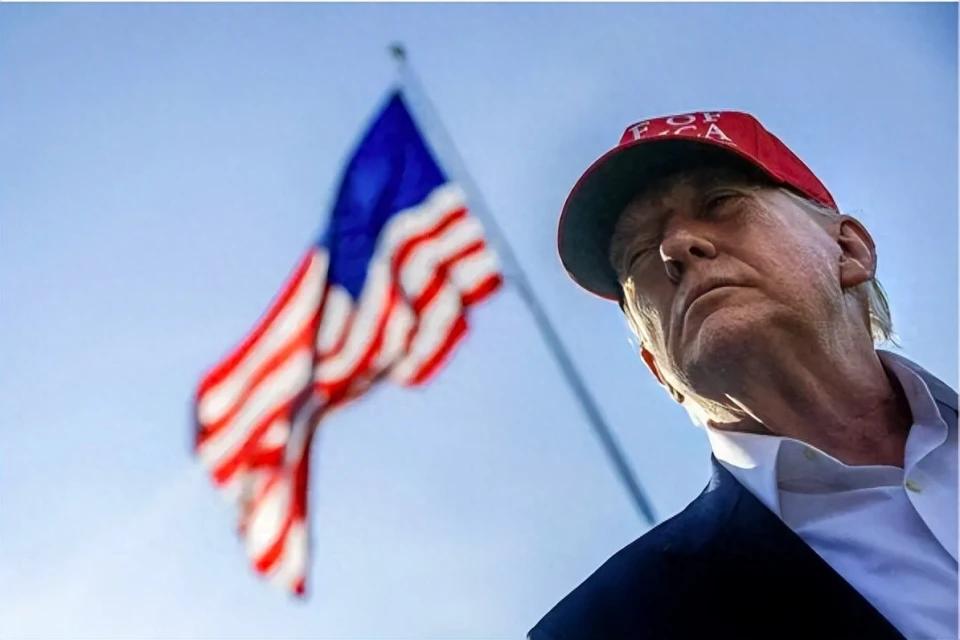 支持率暴跌！民主党优势巨大，美国保守派：特朗普他完蛋了！美国媒体5月3日报道