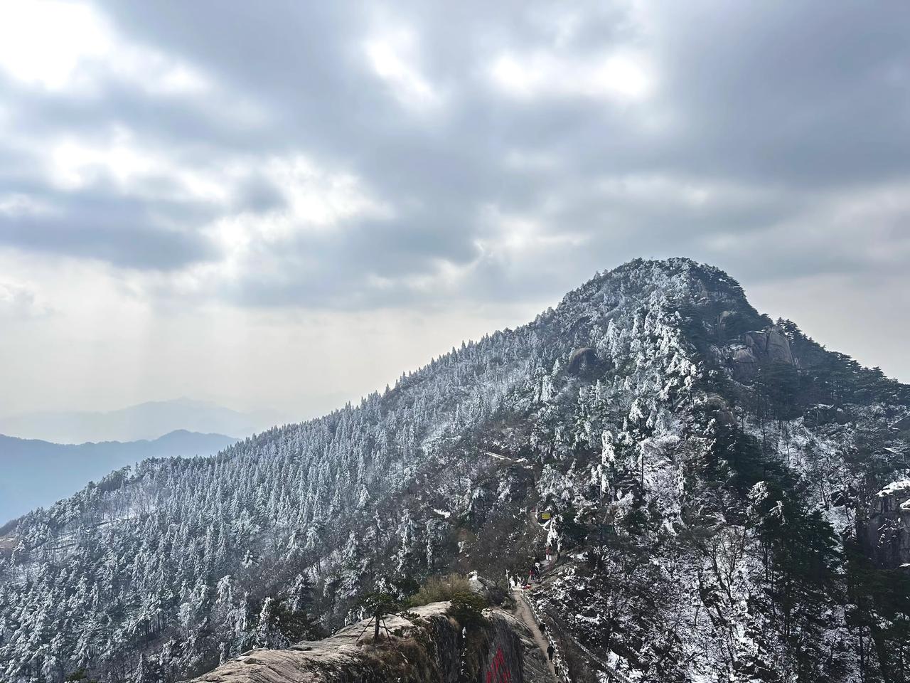 果然站在不同的高度享受不一样的风景，天台山很美，因为和黄山属于同一山脉，当然也