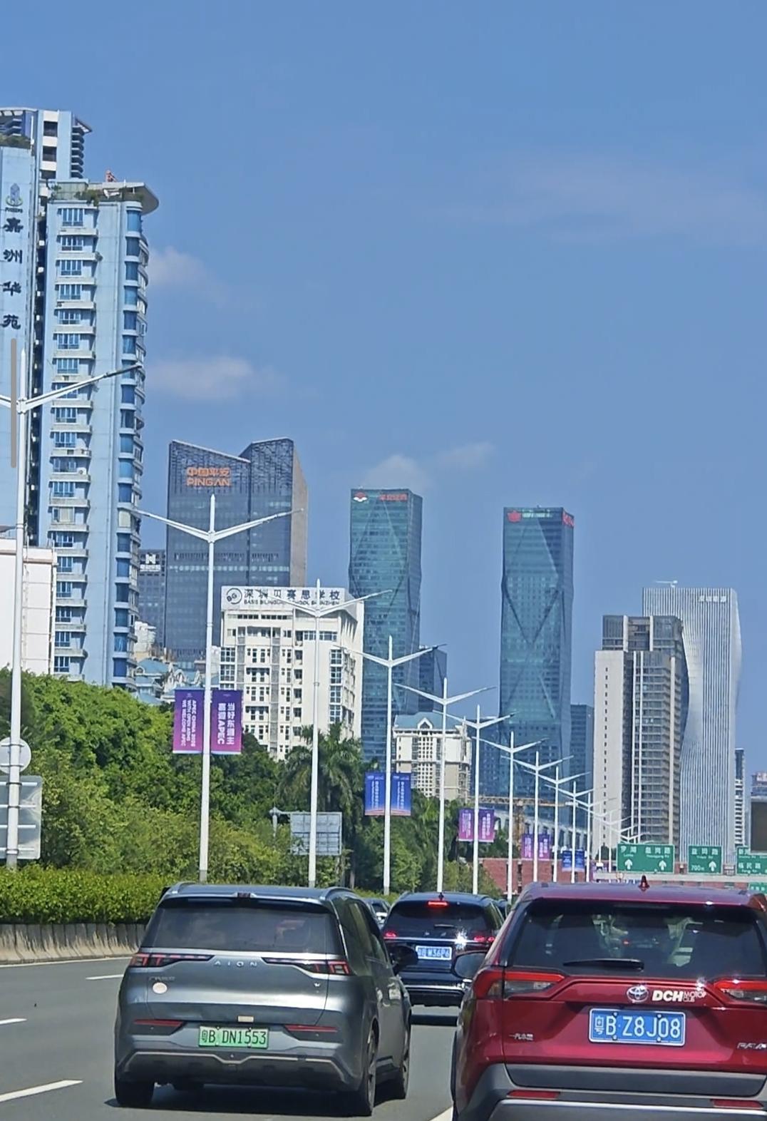 2026年APEC之城，深圳城建风光欣赏。今天带大家看一看深圳滨河大道CBD路段
