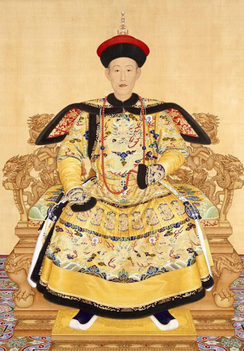 乾隆为何成了清朝盛世与衰落的分水岭如果只看表面，乾隆皇帝几乎称得上中国古代最风光的帝王之一。他在位六