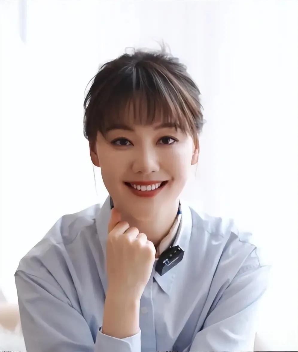 那个被谣言毁掉的女主持人，终于打脸了所有人十年前，她被骂“陪睡上位”“私生活