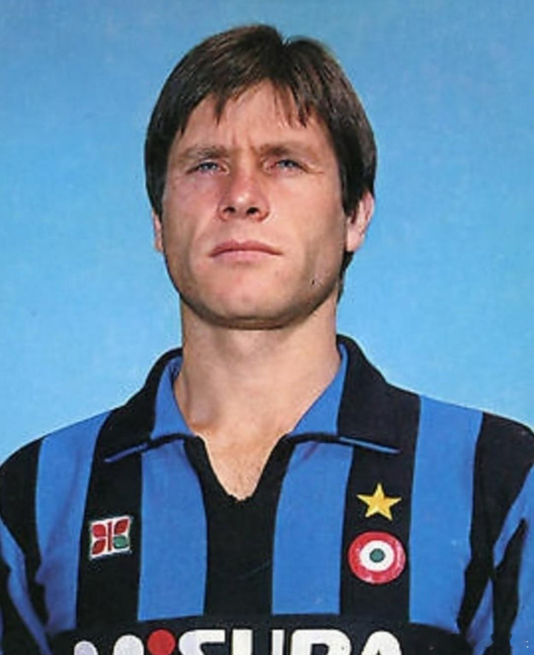 一位意大利的国际米兰球迷给奥里亚利写了一封严厉信：“待在那不勒斯吧，你们得把他从