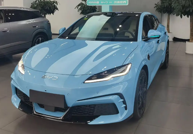 海豹06GT闪充版到店，升级326马力+怀挡，配天神之眼B+云辇-C从实车图来