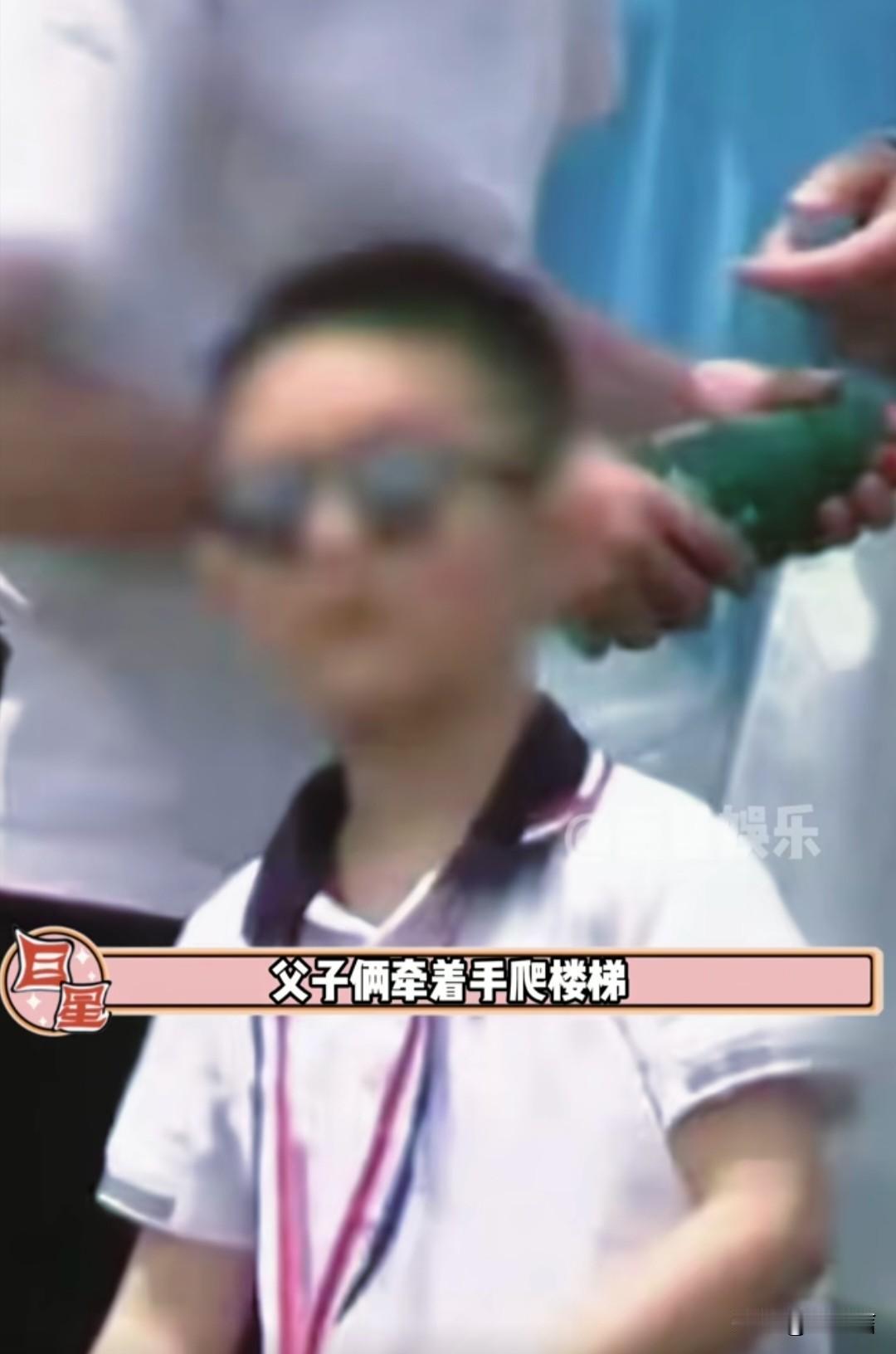 敢情赵丽颖这是生了个翻版自己啊……之前还没注意过，如今刷到冯绍峰带着想想游玩的