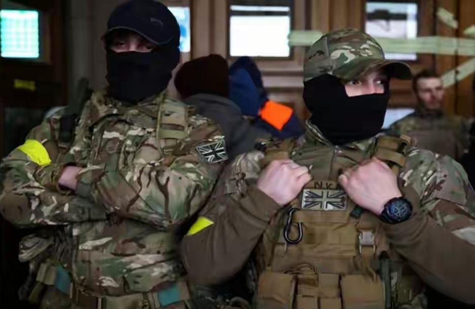 直接打死，不要俘虏！俄军在红军城的攻坚战之中一旦发现美国雇佣兵，就直接消灭，根