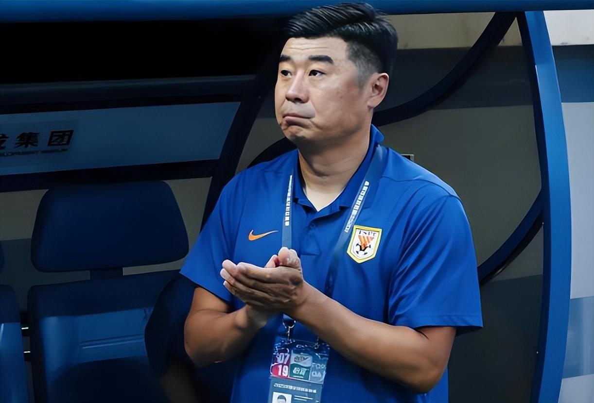韩鹏从泰山队下课之后再次公开亮相，直接跟蒿俊闵同框合影，两人都已现身新去处，直接