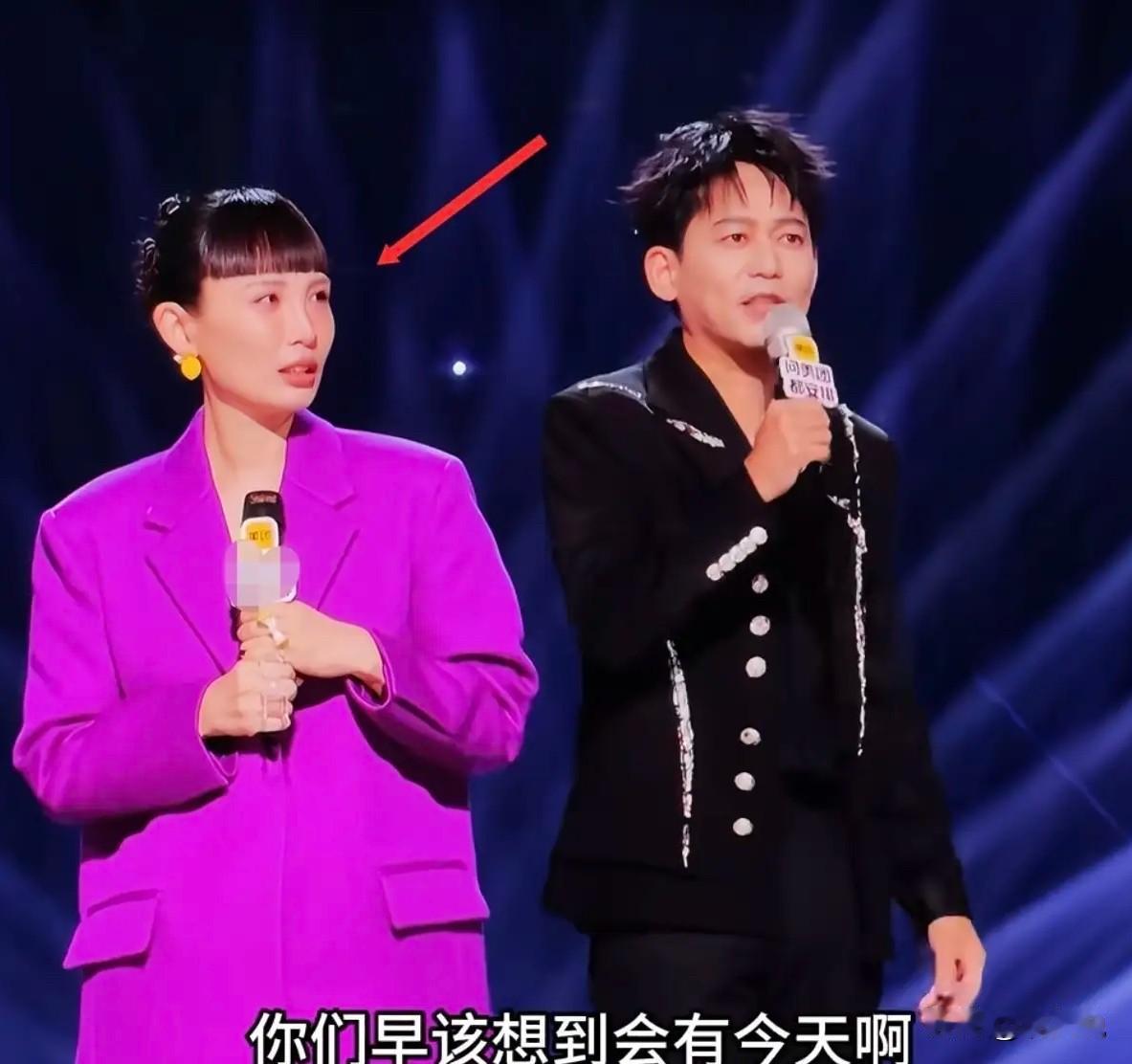 昨晚《歌手》最出圈的不是歌，也不是苏醒的那句话，是窦靖童那个眼神。魏如萱