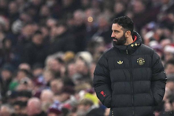 阿斯顿维拉2比1曼联曼联会进入一个困难期，看阿莫里姆的调整能力了。马奎尔、德利