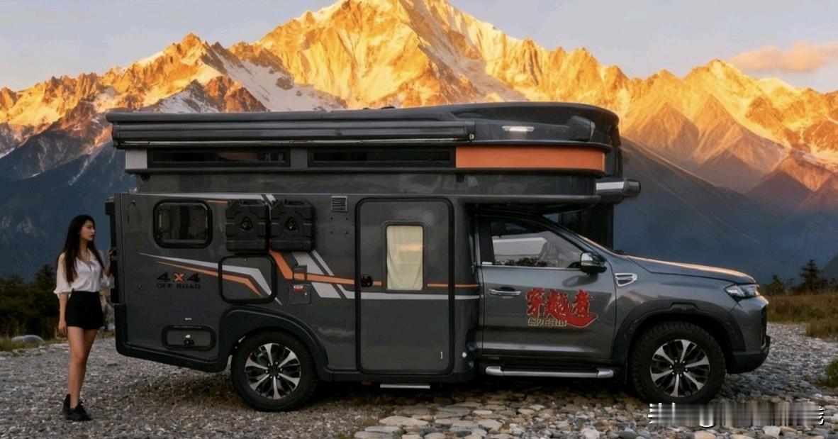 下图是国内几款受到车友青睐的多功能升顶房车1、大通星际H皮卡硬升顶越野房车，全