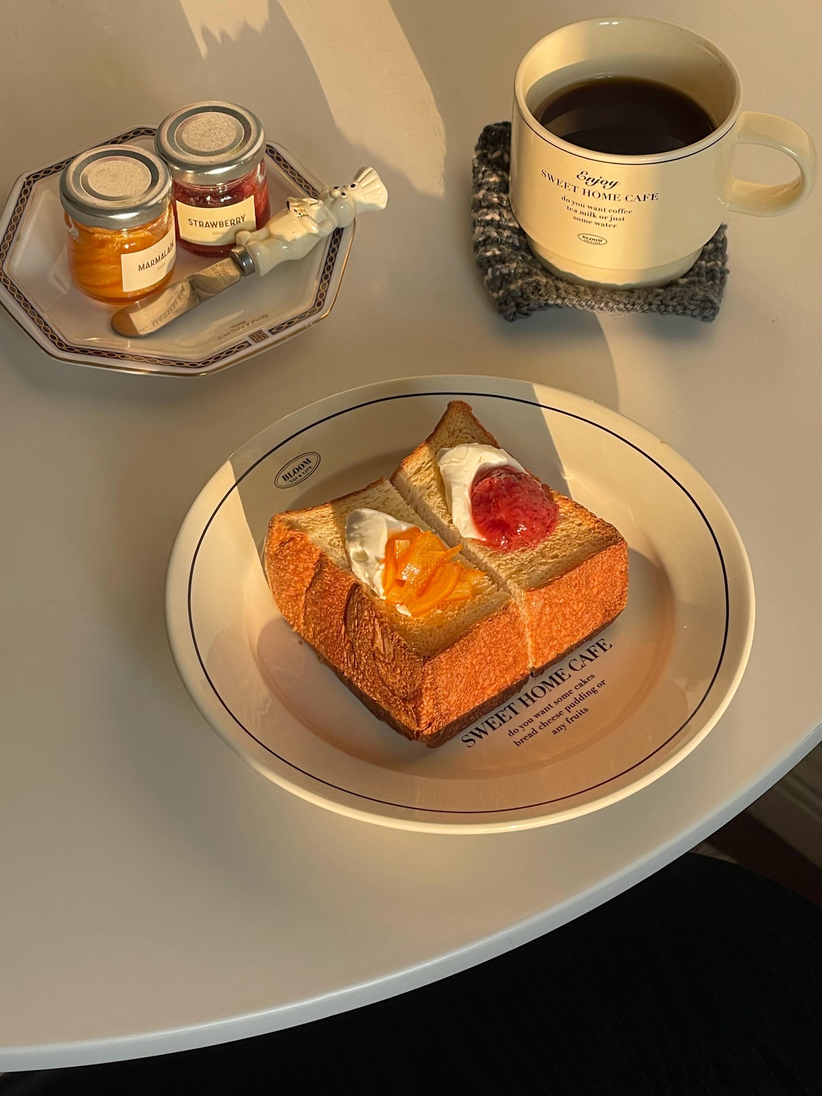 最近的早餐🍞🍓🍊🥯🥚大家早安呀～吃完早餐我就要回家过年啦😊