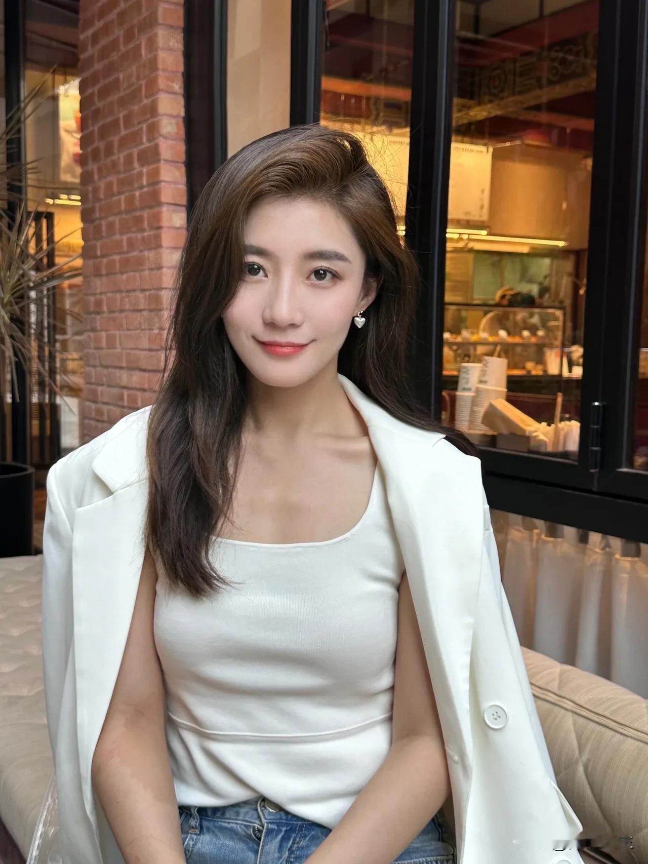 每次去香港看到九龙冰室都能想到古惑仔，哈哈哈哈哈