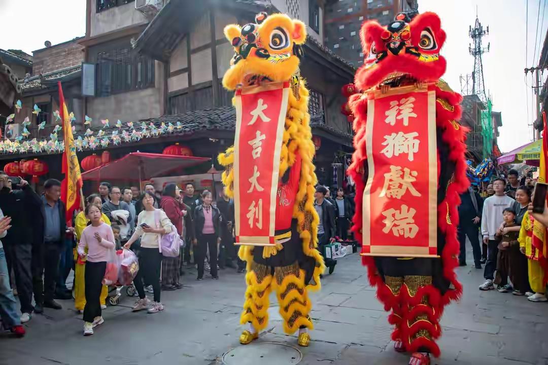 石缝找到狗头金，可想得者多开心！上交感是自己要，大发奇财发财人！[作揖]